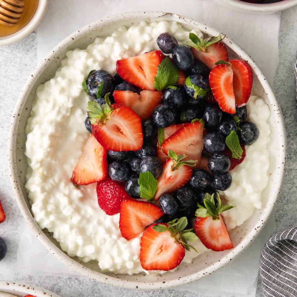 cottage cheese with fresh fruit